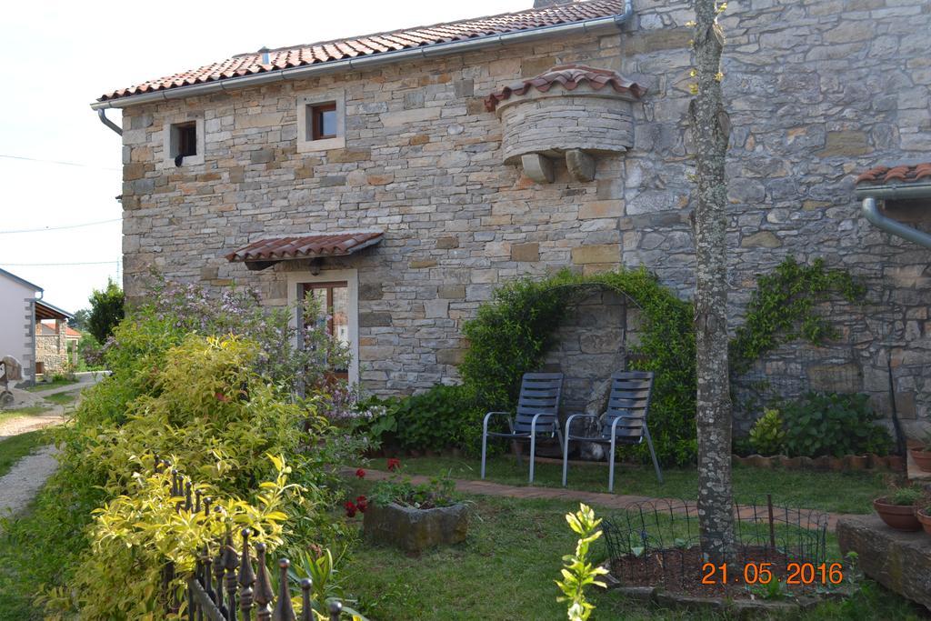 Agroturizam Nezic Villa Oprtalj Exteriör bild